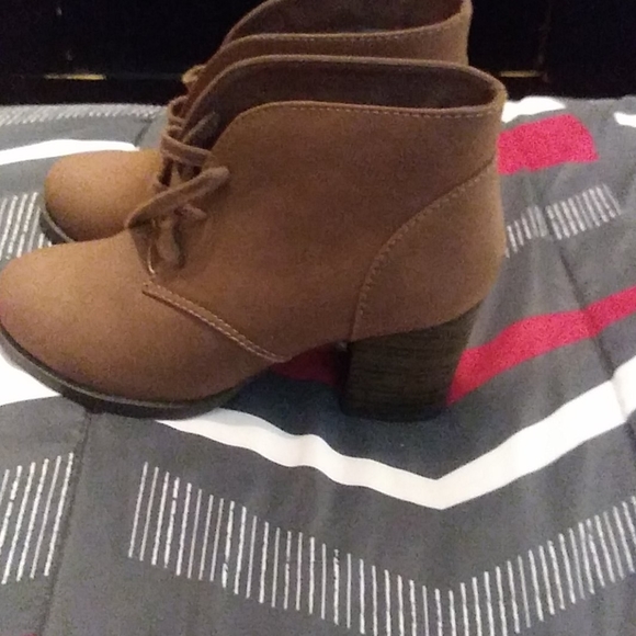 Brand new booties never worn - Picture 3 of 4